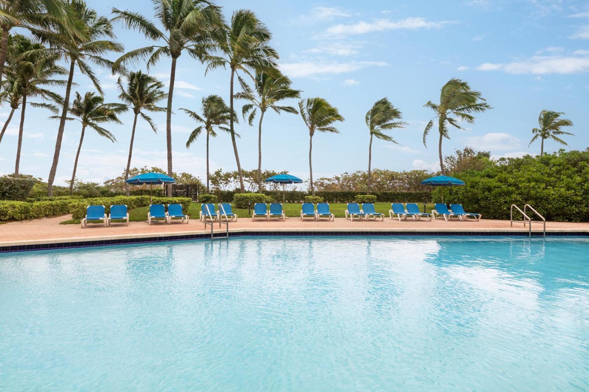 Holiday Inn Miami Beach-Oceanfront By Ihg Exterior photo